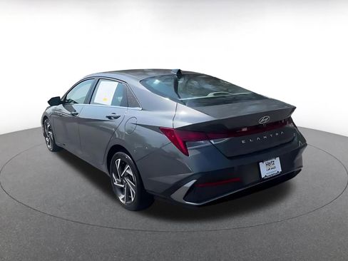 Used 2025 Hyundai Elantra SEL image 11