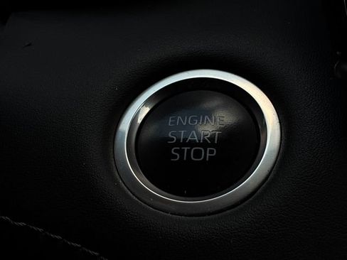 Used 2024 Toyota Highlander LE FWD image 21
