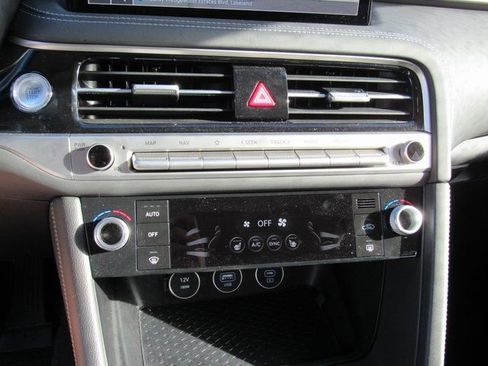 Used 2025 Genesis G70 2.5T image 16