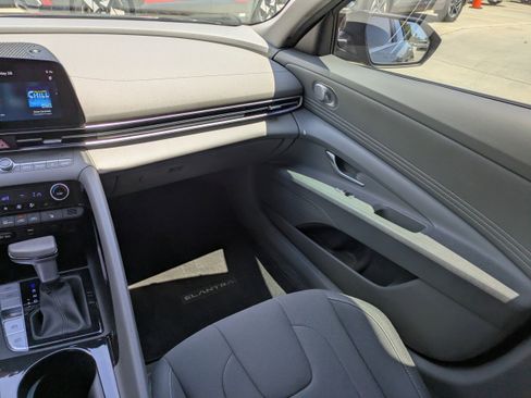 Used 2024 Hyundai Elantra SEL w/ Convenience Package FWD image 15