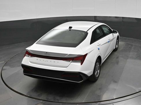 New 2026 Hyundai Elantra SE FWD image 29