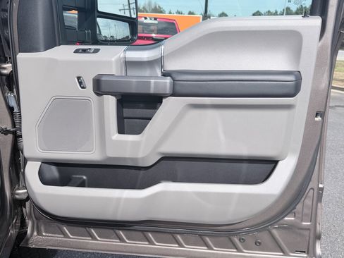 Used 2021 Ford F250 XLT w/ XLT Premium Package image 32