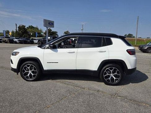Used 2024 Jeep Compass Limited AWD/4WD image 4
