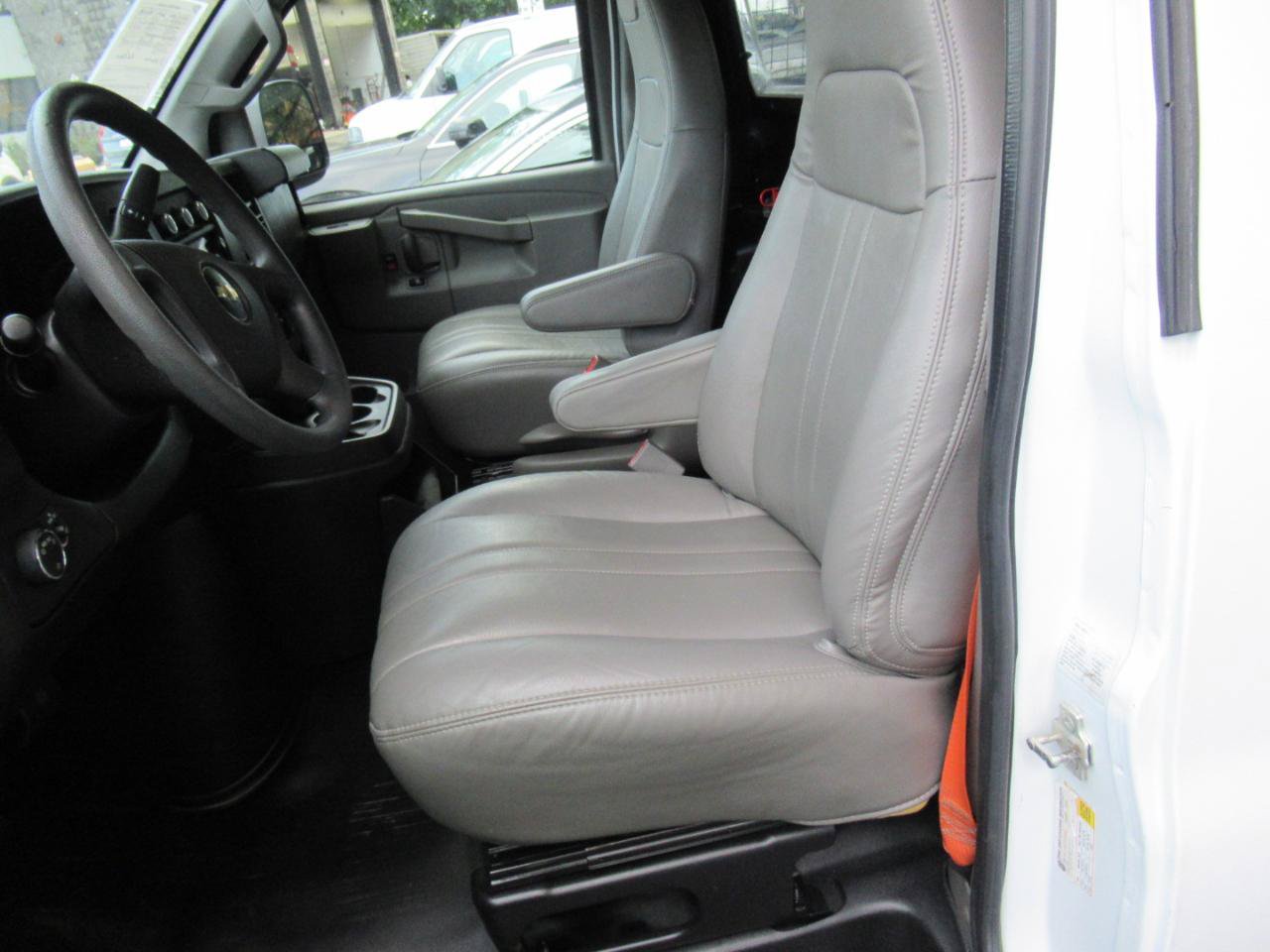 Used 2017 Chevrolet Express 2500 RWD image 20
