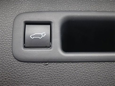 Used 2021 Toyota Highlander XLE image 29