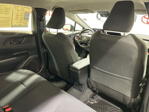 Used 2025 Toyota Prius Plug-In Hybrid image 16