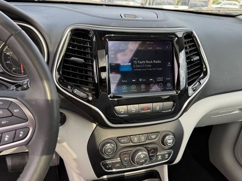 Used 2021 Jeep Cherokee Limited image 19