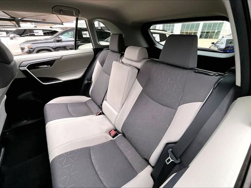 Used 2020 Toyota RAV4 XLE image 20