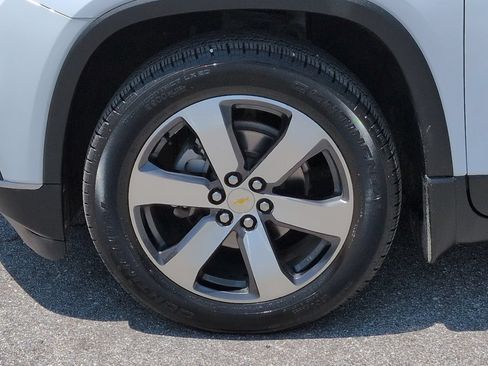 Used 2020 Chevrolet Traverse LT w/ LT Premium Package FWD image 11