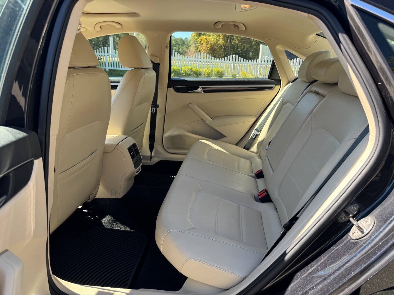 Used 2019 Volkswagen Passat 2.0T SE R-Line FWD image 12