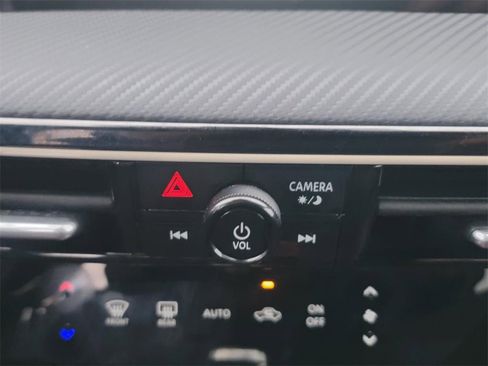 Certified 2025 Nissan Kicks SR image 19