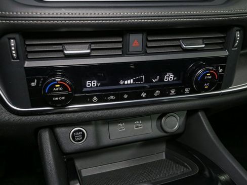 Used 2023 Nissan Rogue SV w/ SV Premium Package image 24