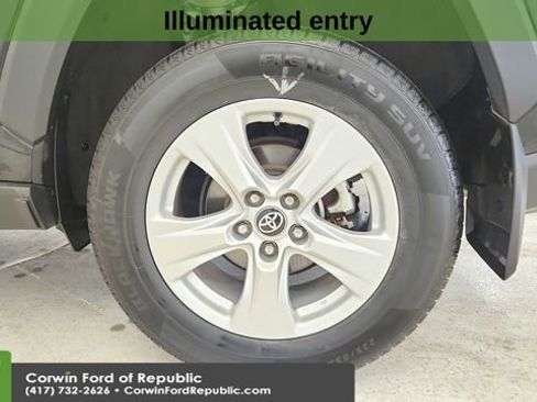 Used 2021 Toyota RAV4 XLE image 10
