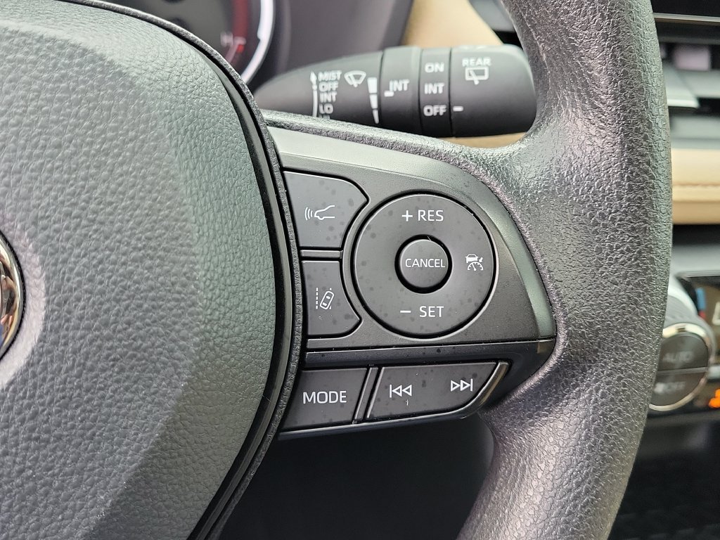 Used 2025 Toyota RAV4 XLE w/ Convenience Package AWD/4WD image 10