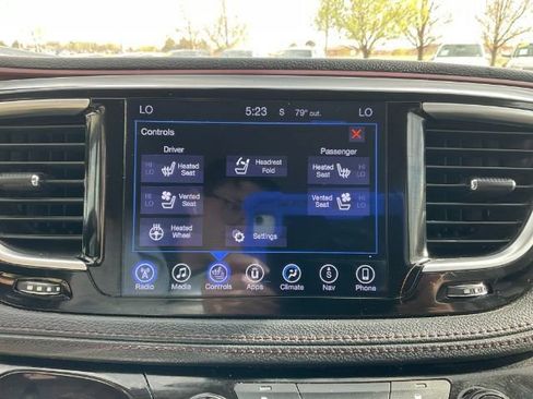 Used 2017 Chrysler Pacifica Limited FWD image 26