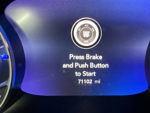 Used 2023 Chrysler Pacifica Touring-L image 35