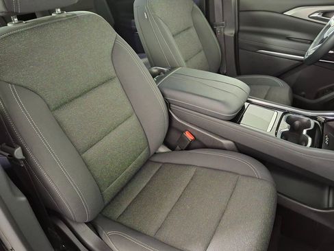 Used 2024 Chevrolet Traverse LT image 32