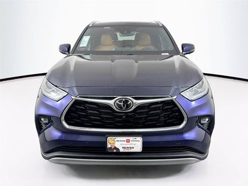 Used 2024 Toyota Highlander Platinum FWD image 9