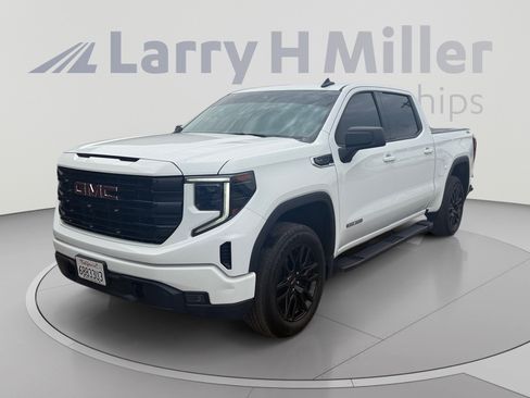 Used 2023 GMC Sierra 1500 Elevation w/ X31 Off-Road Package AWD/4WD image 1