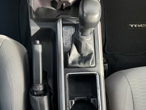 Used 2017 Toyota Tacoma SR5 image 27