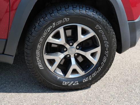 Used 2014 Jeep Cherokee Trailhawk w/ Leather Interior Group AWD/4WD image 16