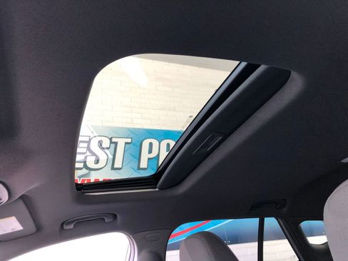 Used 2024 Chevrolet Trax RS w/ Sunroof Package FWD image 22
