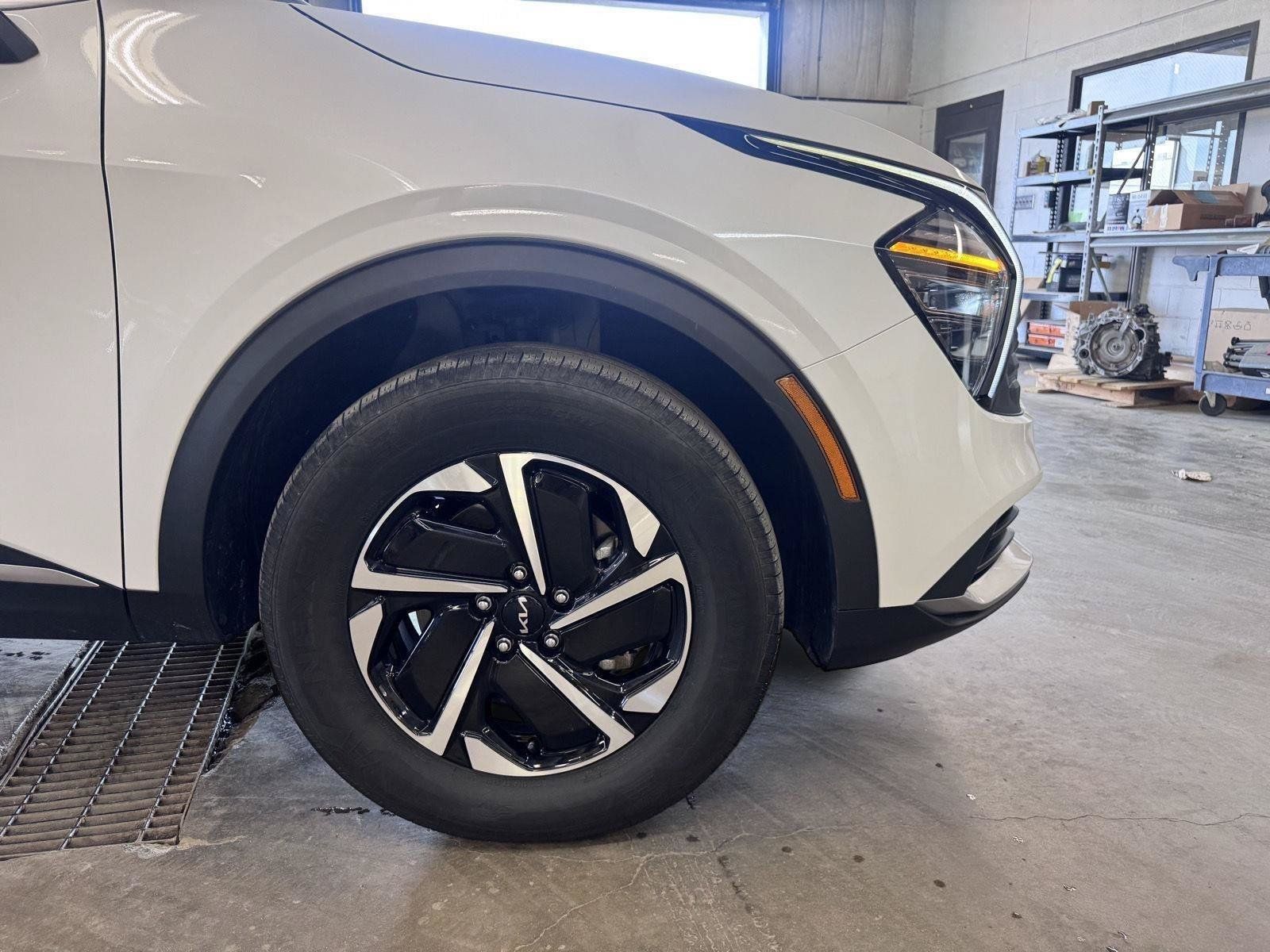 Certified 2025 Kia Sportage LX AWD/4WD image 36