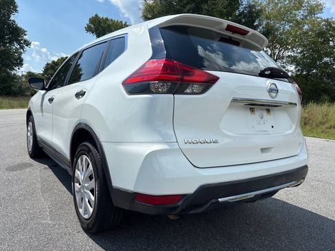 Used 2017 Nissan Rogue S FWD image 3