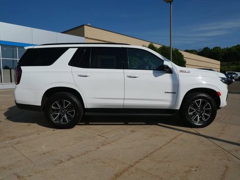 Used 2022 Chevrolet Tahoe Z71 w/ Luxury Package AWD/4WD image 8