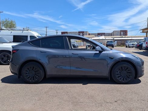 Used 2023 Tesla Model Y Long Range AWD/4WD image 2