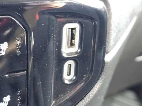 Used 2023 GMC Sierra 1500 SLE image 15