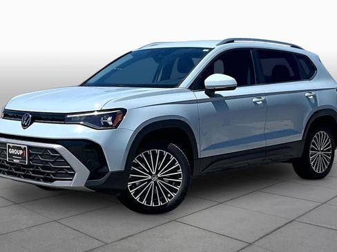 New 2026 Volkswagen Taos SE FWD image 1