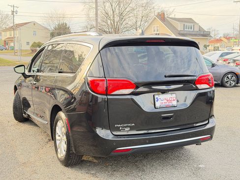 Used 2018 Chrysler Pacifica Touring-L image 77
