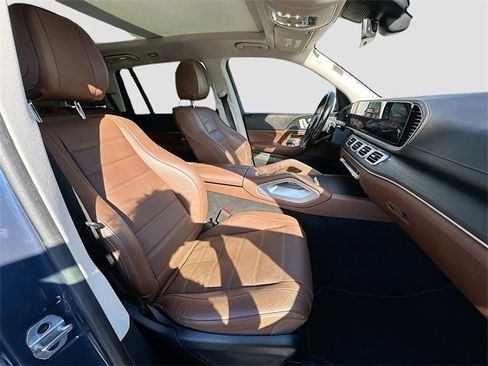 Used 2024 Mercedes-Benz GLS 580 4MATIC image 27