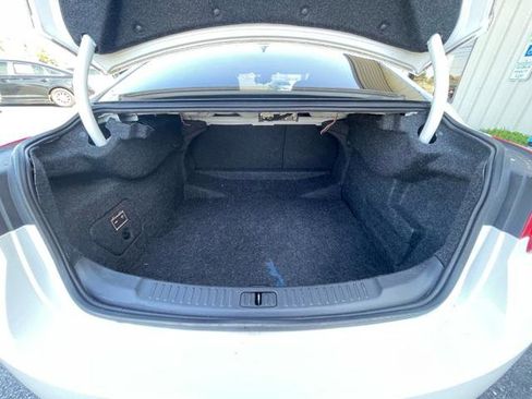 Used 2016 Chevrolet Malibu LT image 14