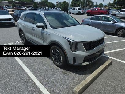 Used 2024 Kia Sorento S w/ Panoramic Sunroof Package