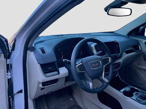 Used 2024 GMC Terrain Denali w/ Denali Premium Package AWD/4WD image 9