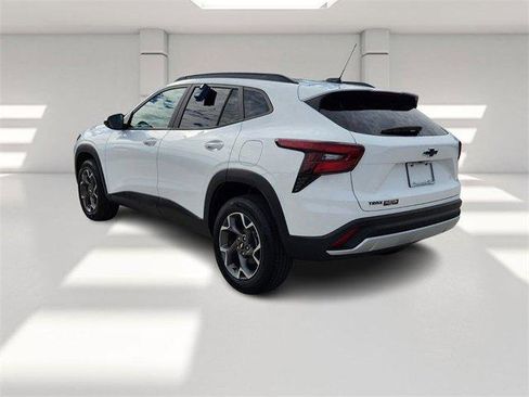 Certified 2025 Chevrolet Trax LT w/ Driver Confidence Package image 3