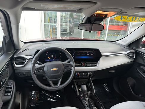 Used 2024 Chevrolet TrailBlazer LT AWD/4WD image 13