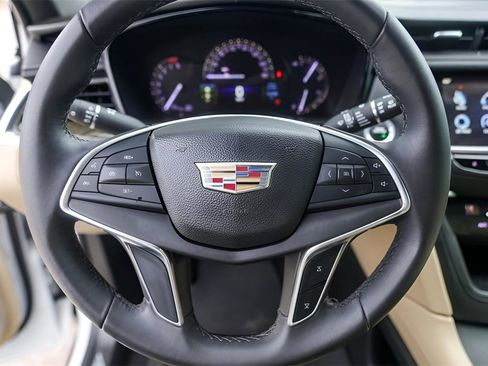 Used 2017 Cadillac XT5 FWD image 12