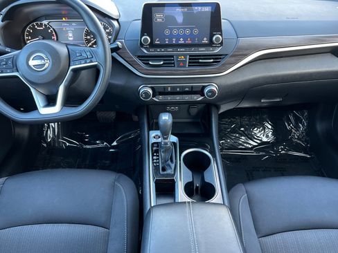 Used 2024 Nissan Altima 2.5 SV image 12