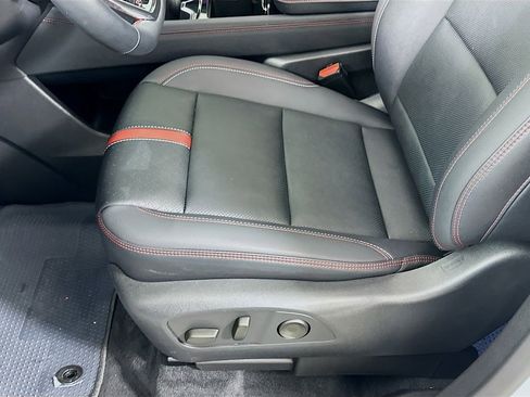 Used 2024 Chevrolet Traverse RS image 20