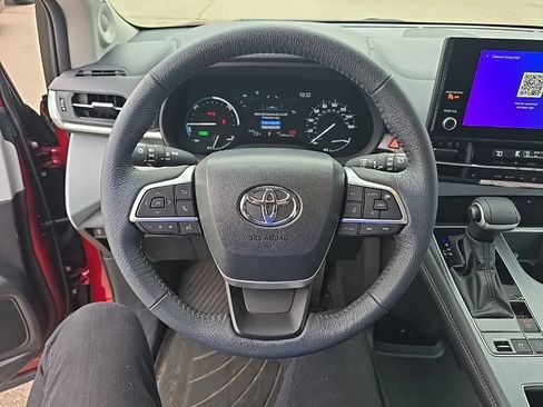 Used 2026 Toyota Sienna XLE AWD/4WD image 21