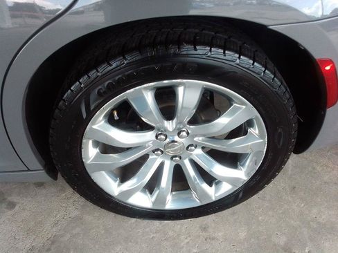 Used 2019 Chrysler 300 Touring w/ Chrome Appearance Package RWD image 23