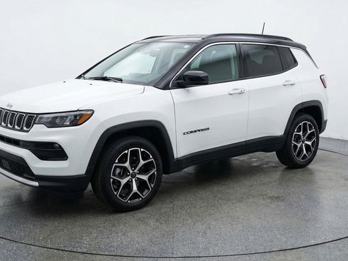 Used 2025 Jeep Compass Limited AWD/4WD image 3