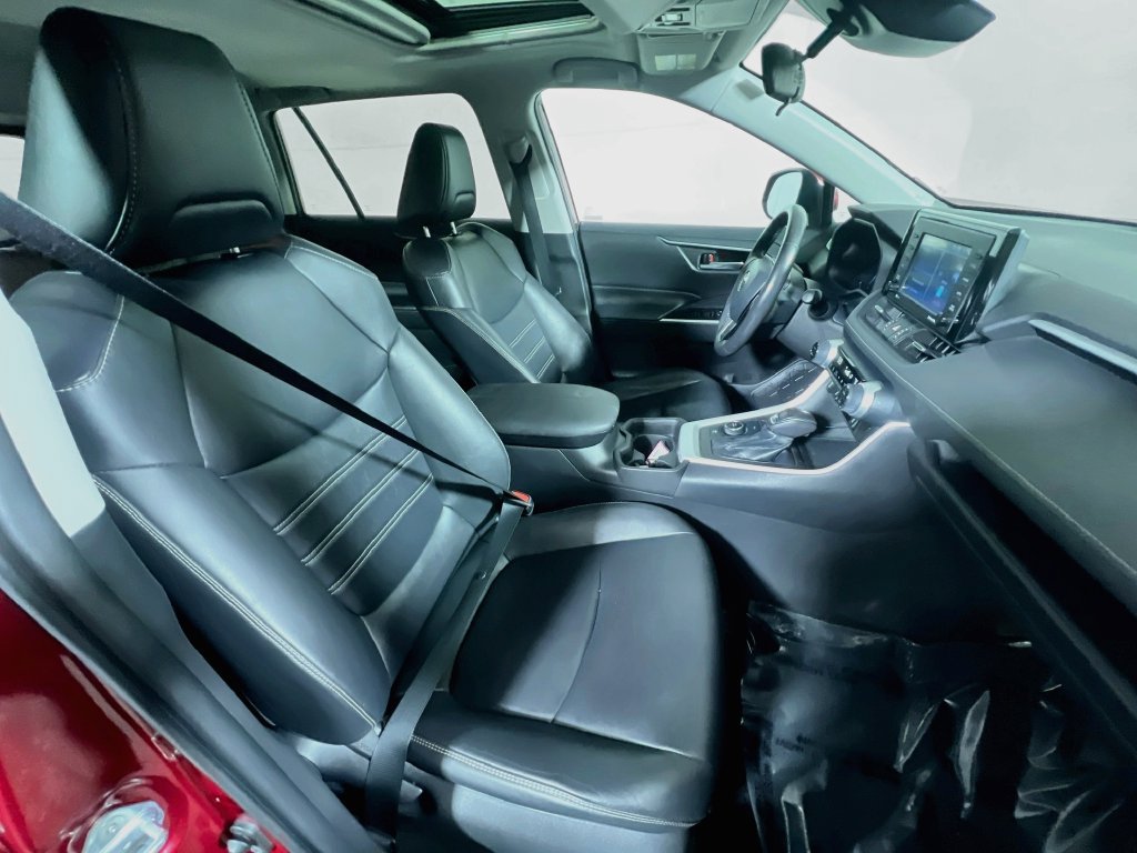 Certified 2021 Toyota RAV4 XLE Premium AWD/4WD image 25