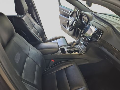 Used 2020 Jeep Grand Cherokee Overland RWD image 16