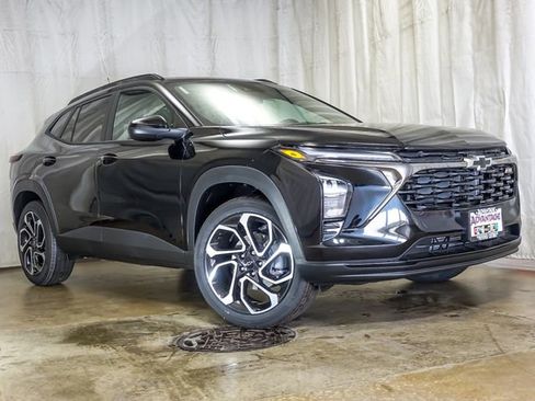 New 2026 Chevrolet Trax RS FWD image 2