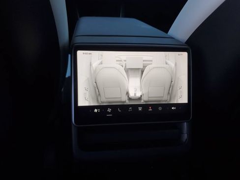 Used 2026 Tesla Model Y 2WD image 11