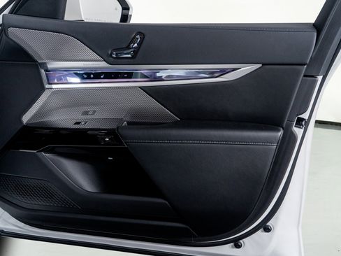 Used 2024 BMW 760i xDrive w/ Executive Package image 49